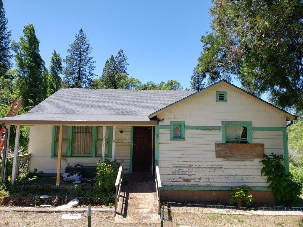 Replaced dry rot rafter tails b4 reroofing
