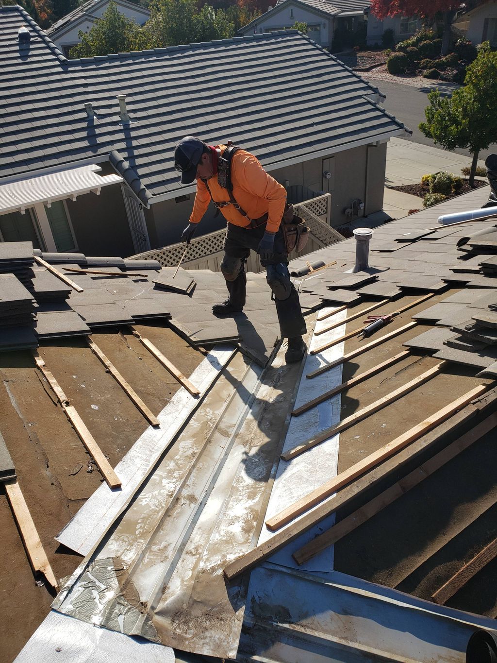Cleaning valley flashing