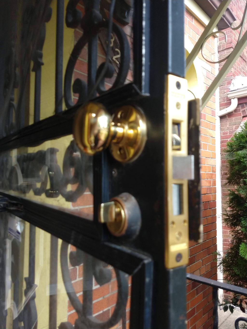 storm door lock replacement
