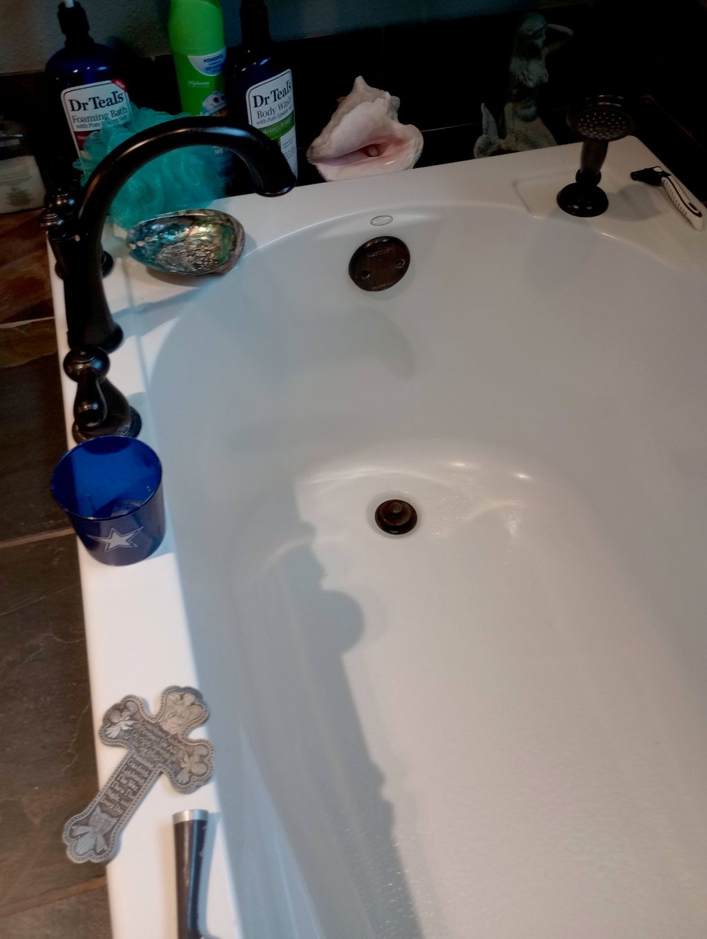 Immaculate bathtub