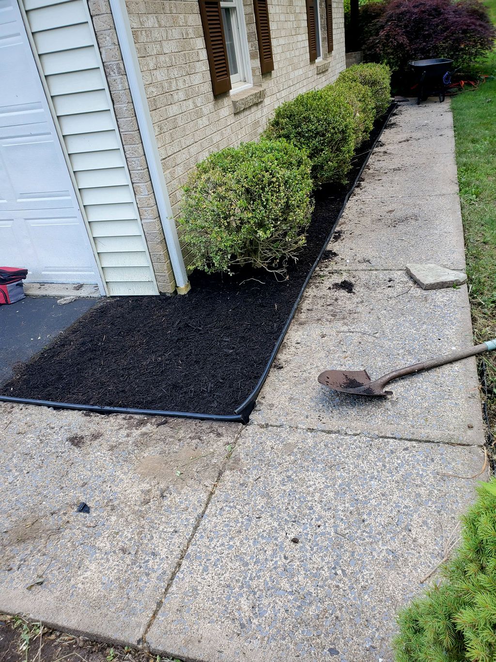 weed removal. paper, mulch and edgeing