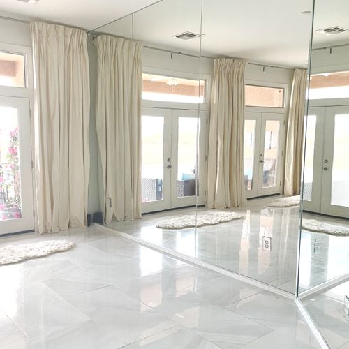 Clean floor to ceiling mirrors