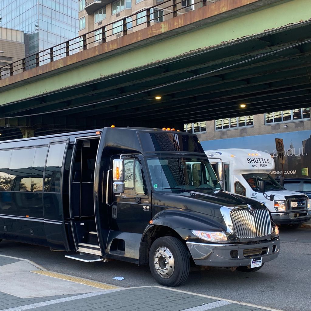 1 Royal Coach LLC
