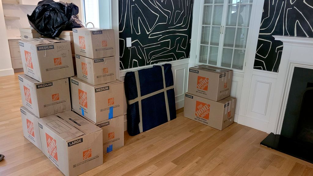 Moving 5 bd house with elevator inside 
