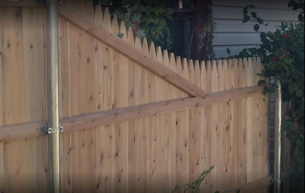 6' Stockade Slope on Steel Post