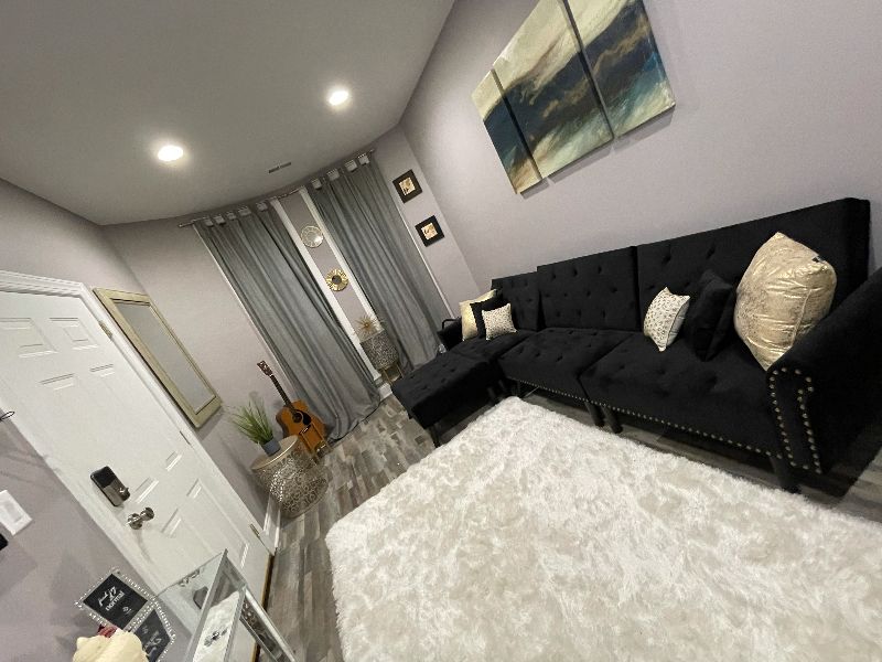 Airbnb (Living Room) 