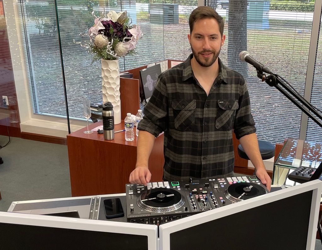 DJ