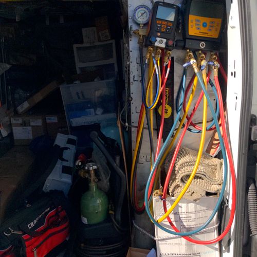 Gauge to check refrigerator gas pressure 