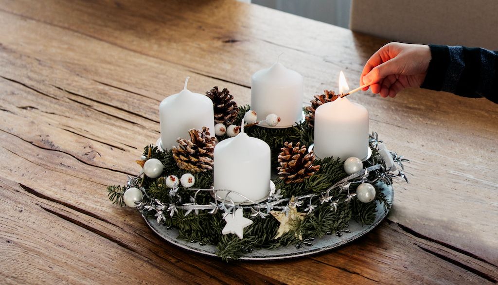 lighting holiday candle
