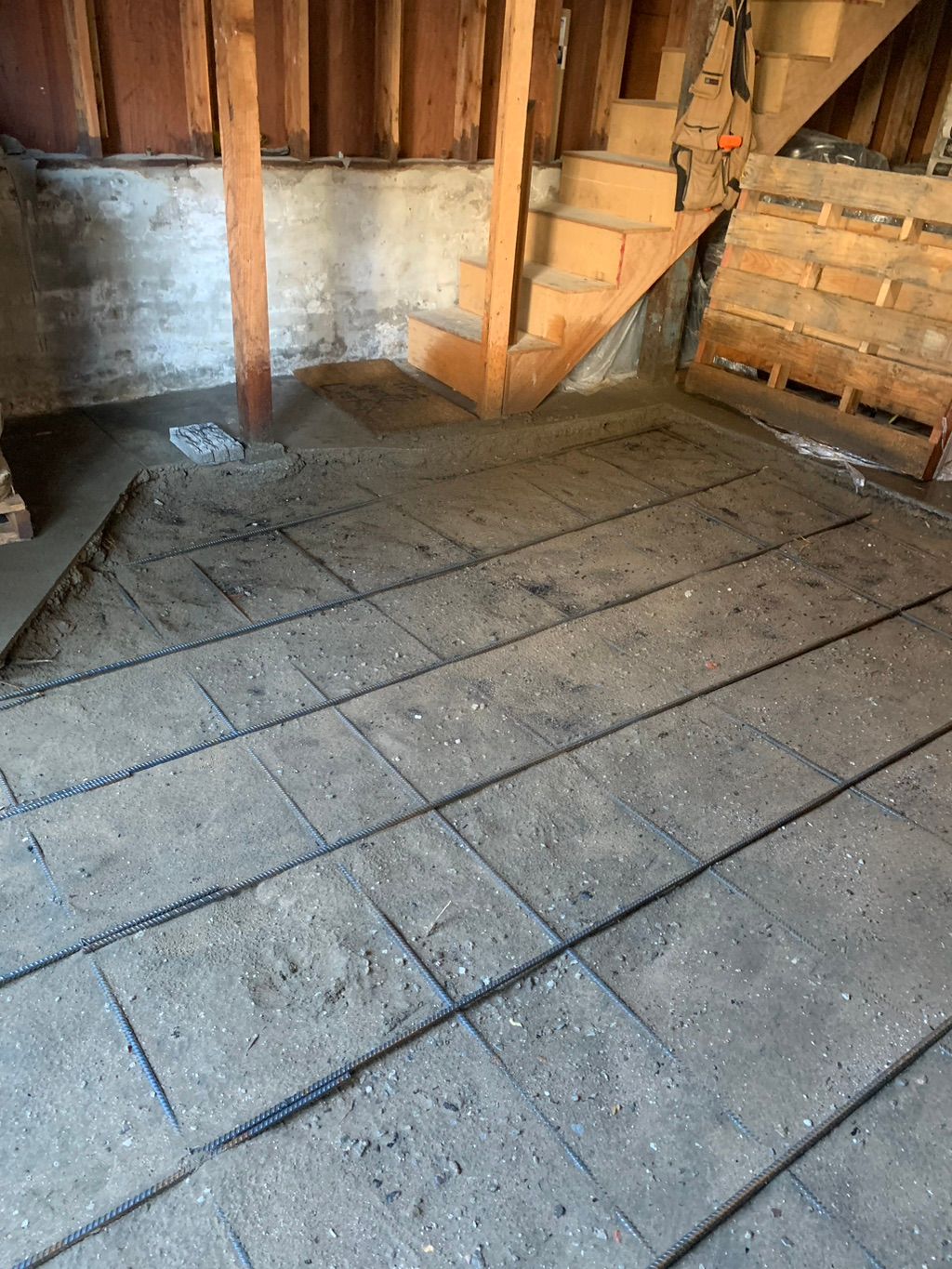 Concrete floor (almost done)