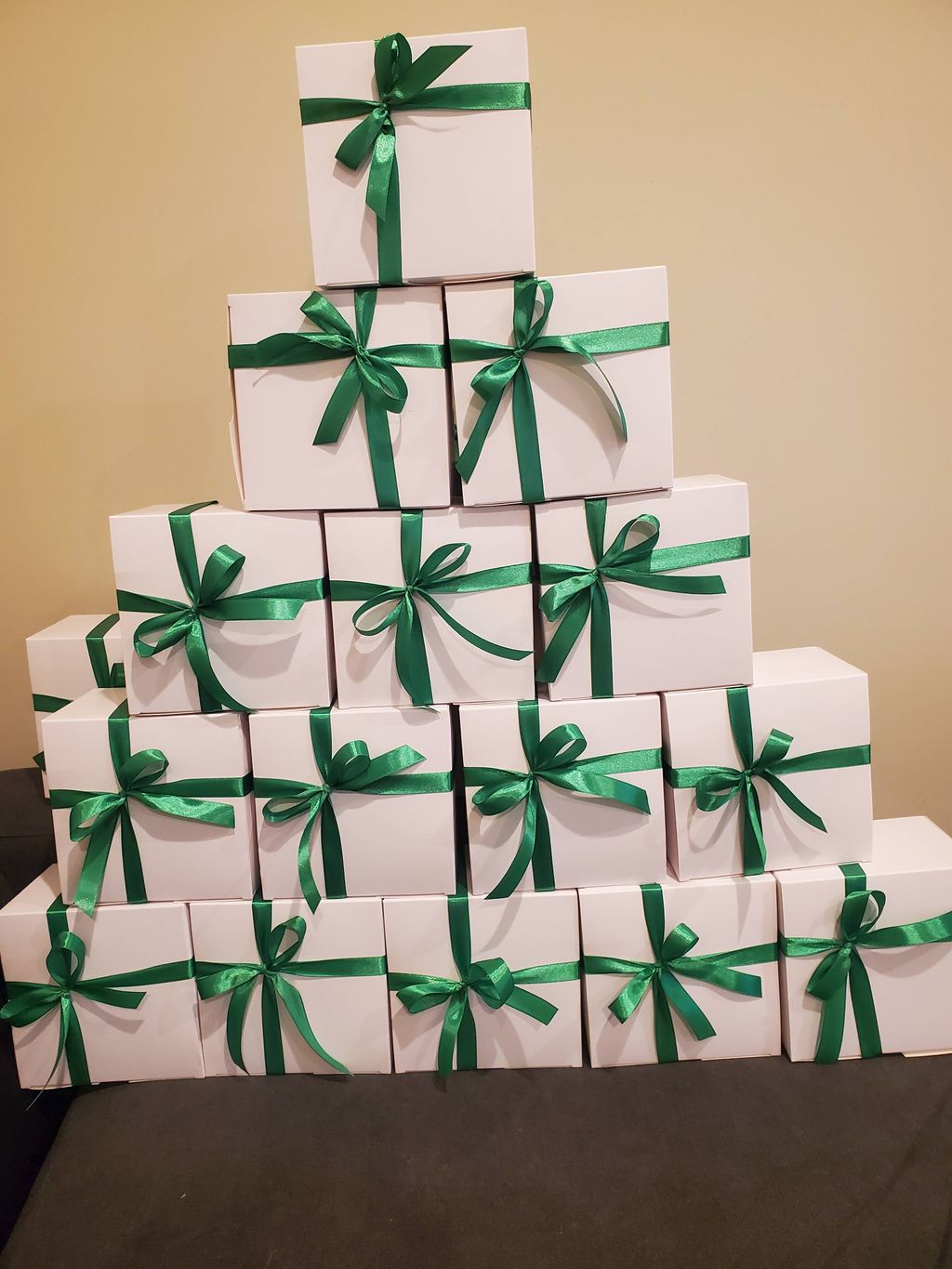 Starting delivery of Christmas gifts to customers 