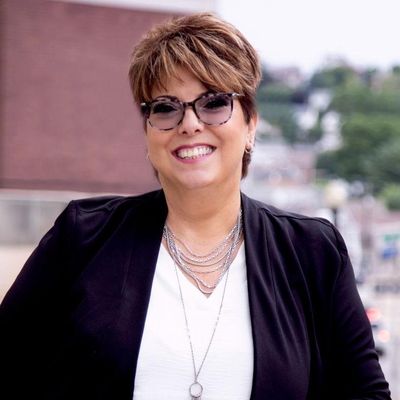 Avatar for Laura Graves, Realty One Group Horizon