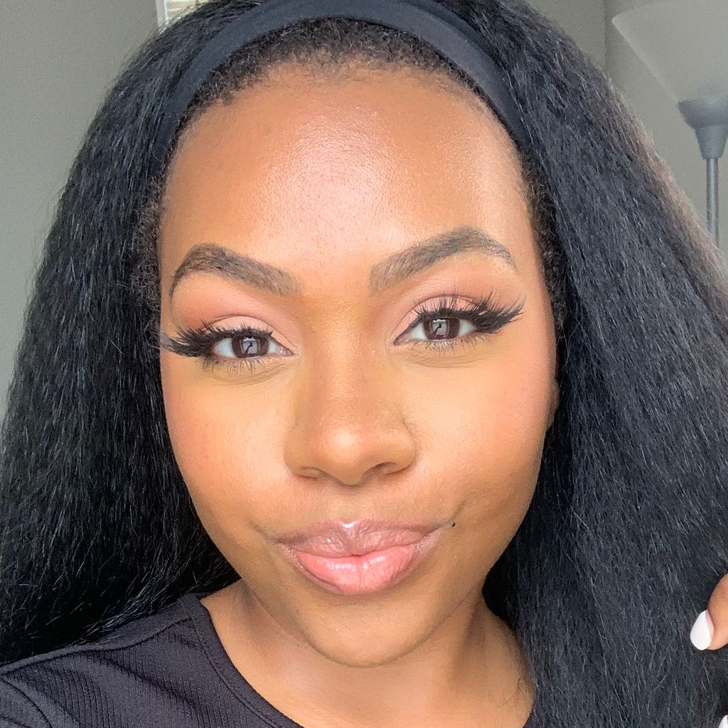 Tayloúr Turner Makeup