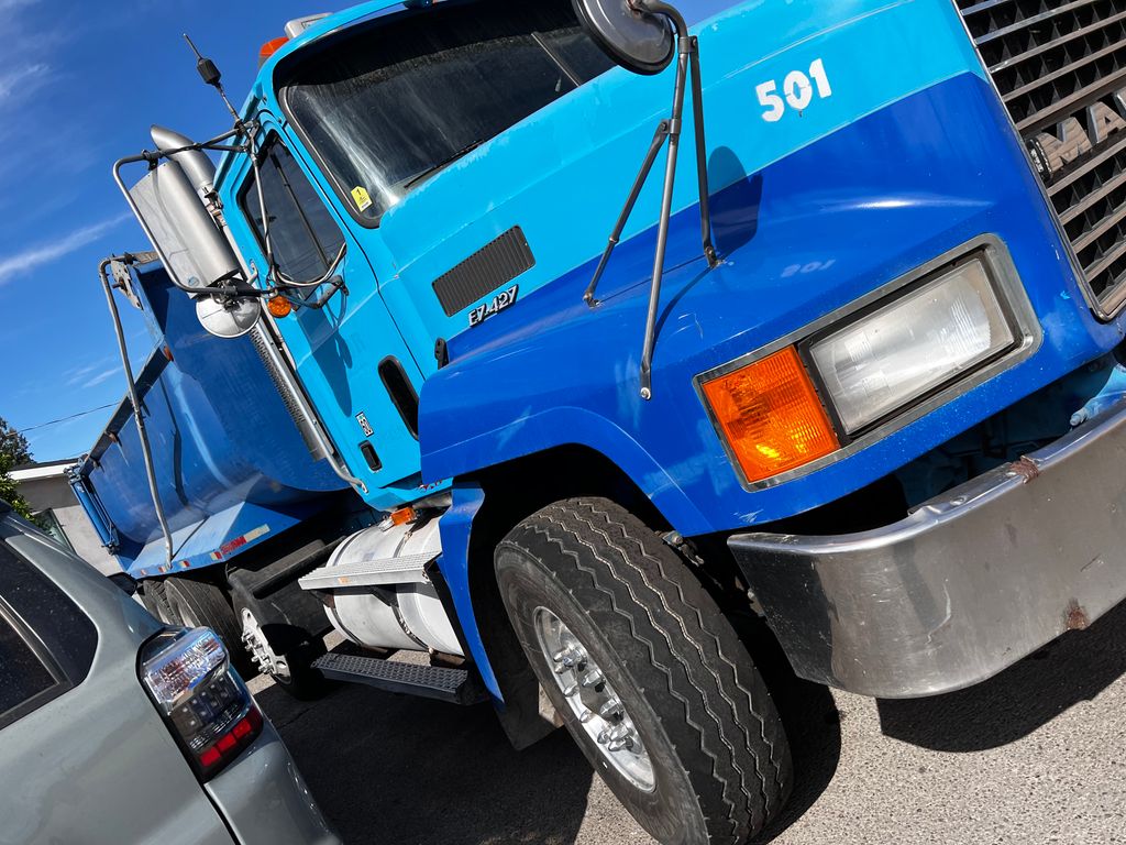 Dump truck service 