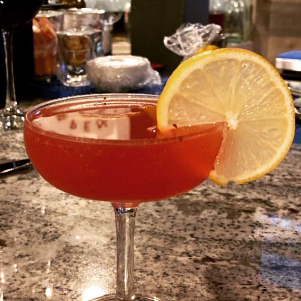 The Happy Bartender (Se habla español)