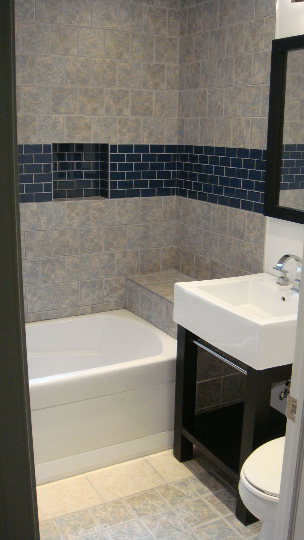 Porcelain tiles with Niche