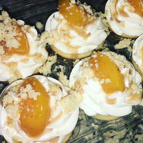 Peach Cobbler Cupcakes