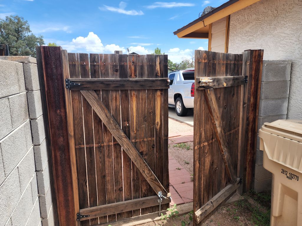 Side gates fell down. Reattached stronger and ensu