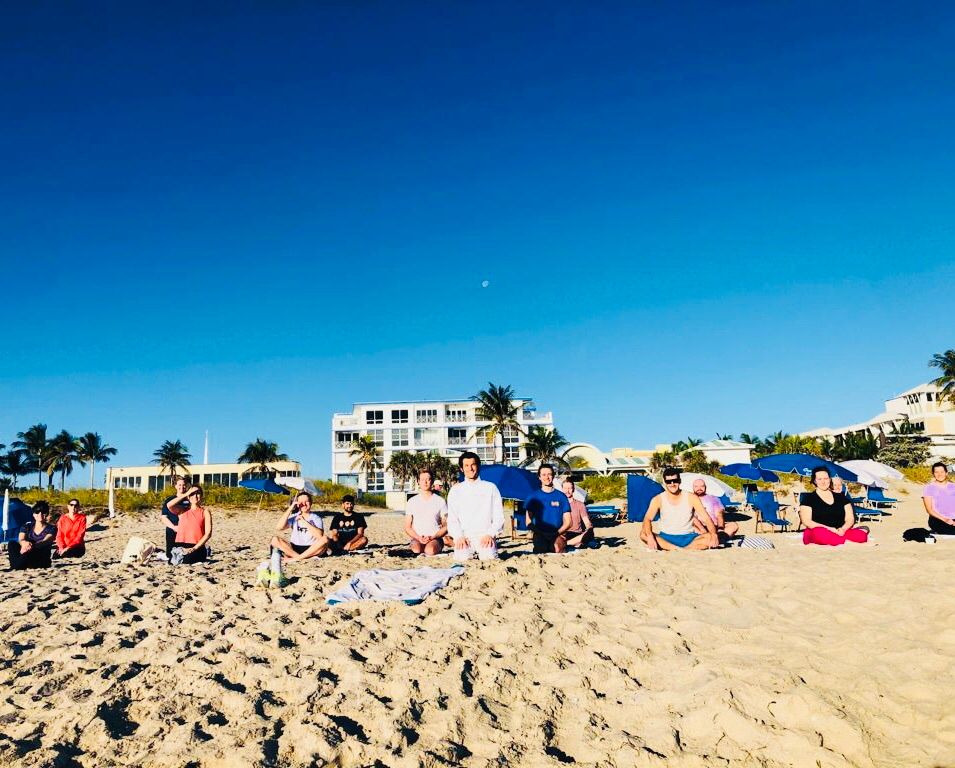 Beach yoga ☀️