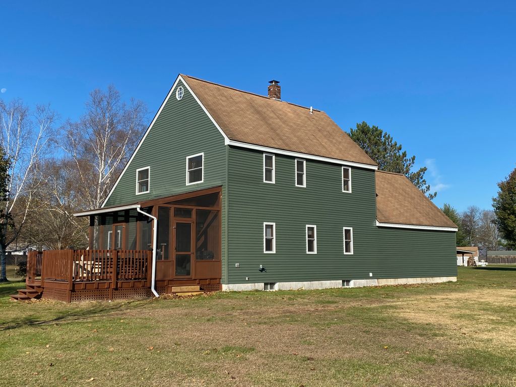 Screened porch, vinyl siding, trim