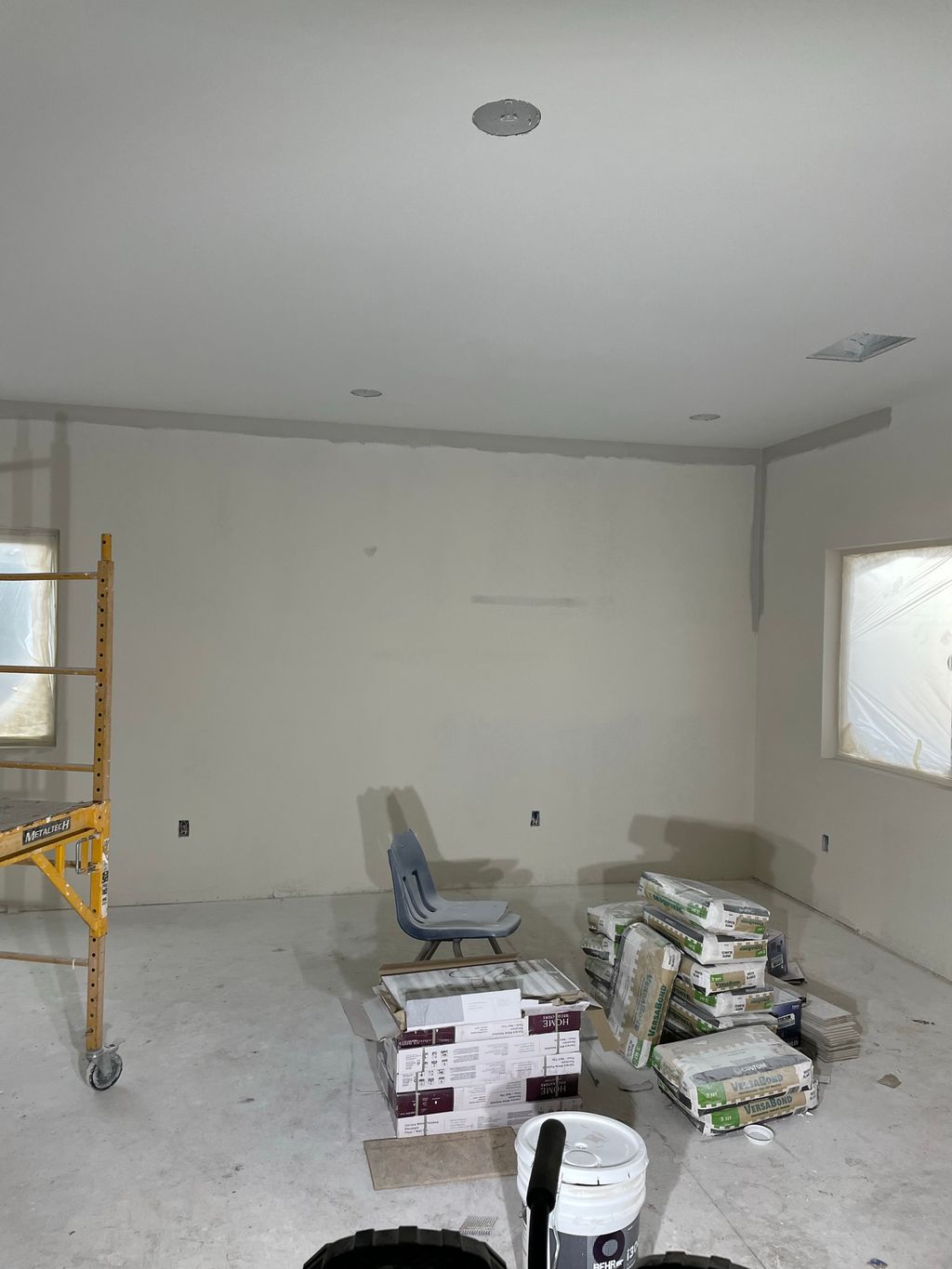 3 room 2 bath interior home