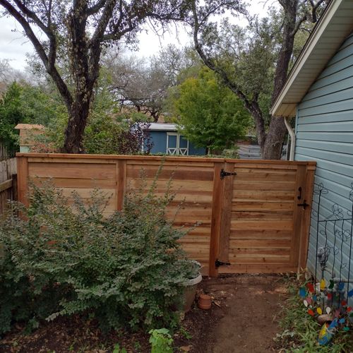 Horizontal Fence with Cap and Trim and Wide Gate