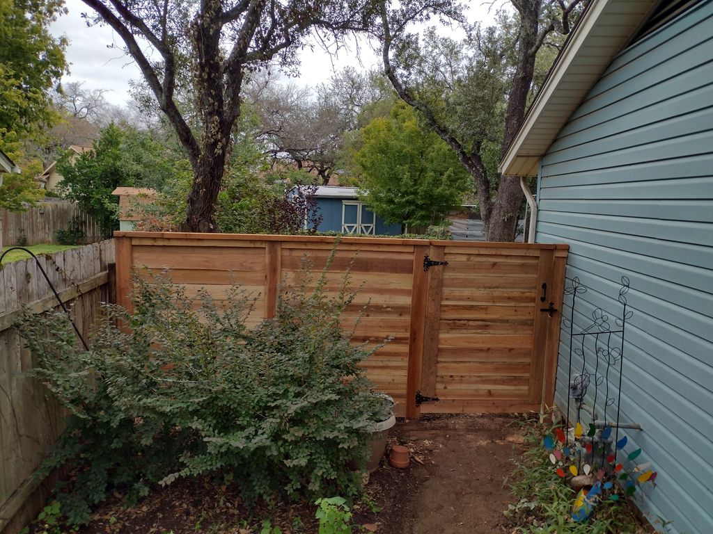 Horizontal Fence with Cap and Trim and Wide Gate