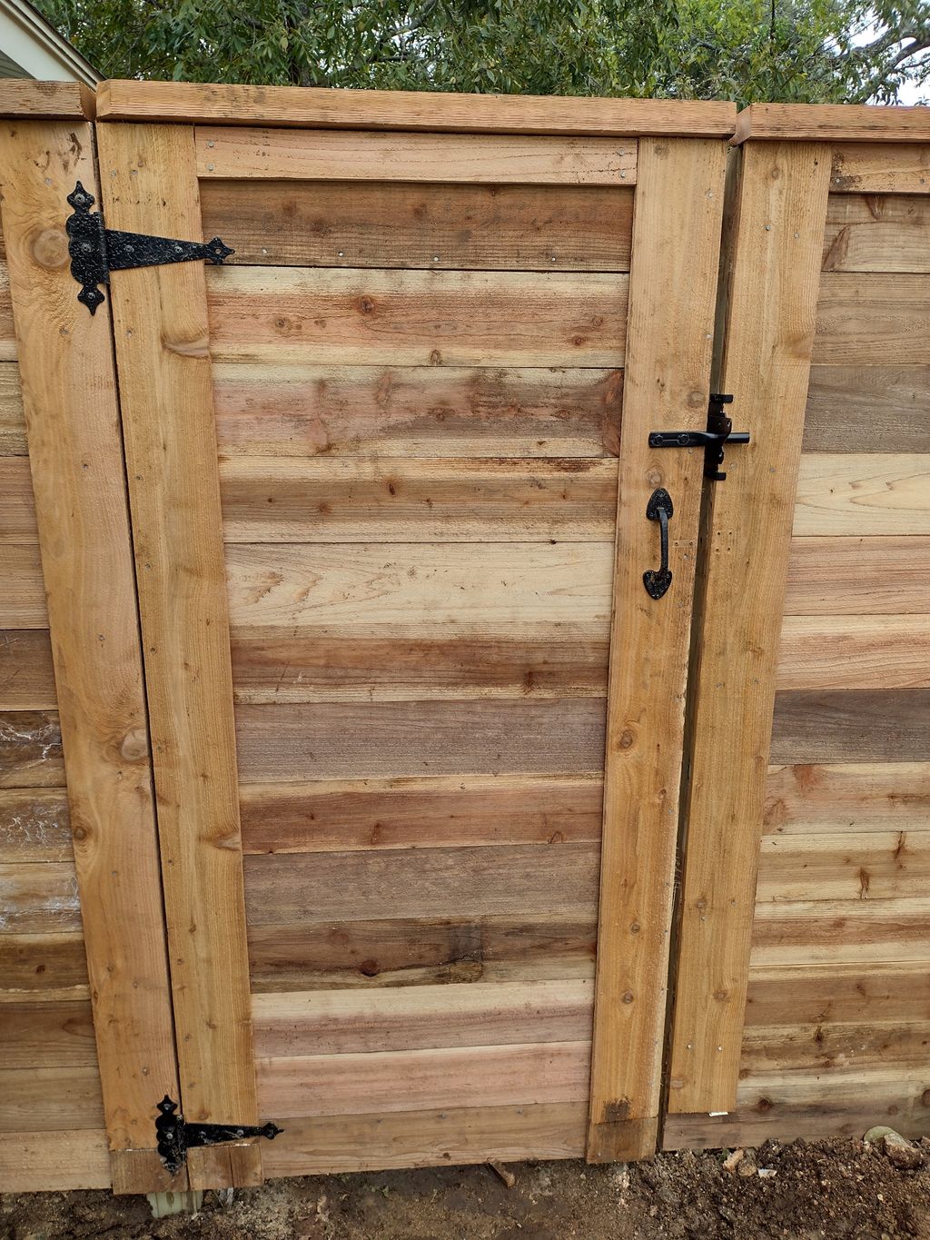 Horizontal Fence with Cap and Trm