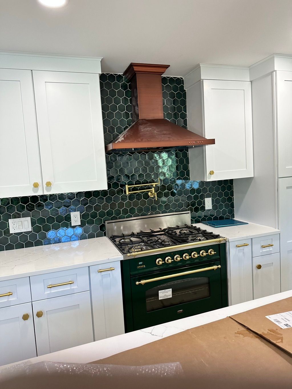 Vented range hood + Pot filler+ Gas connection ins
