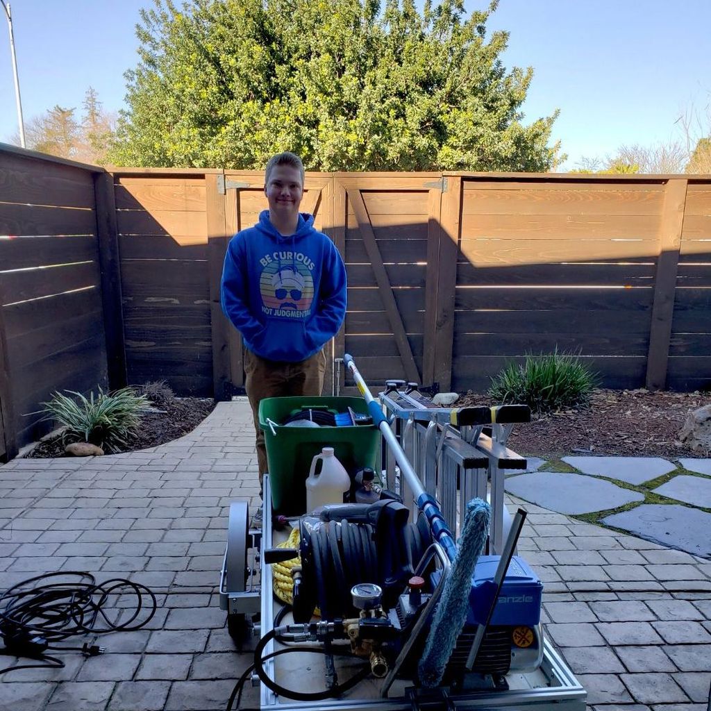 Felix Solar Cleaning
