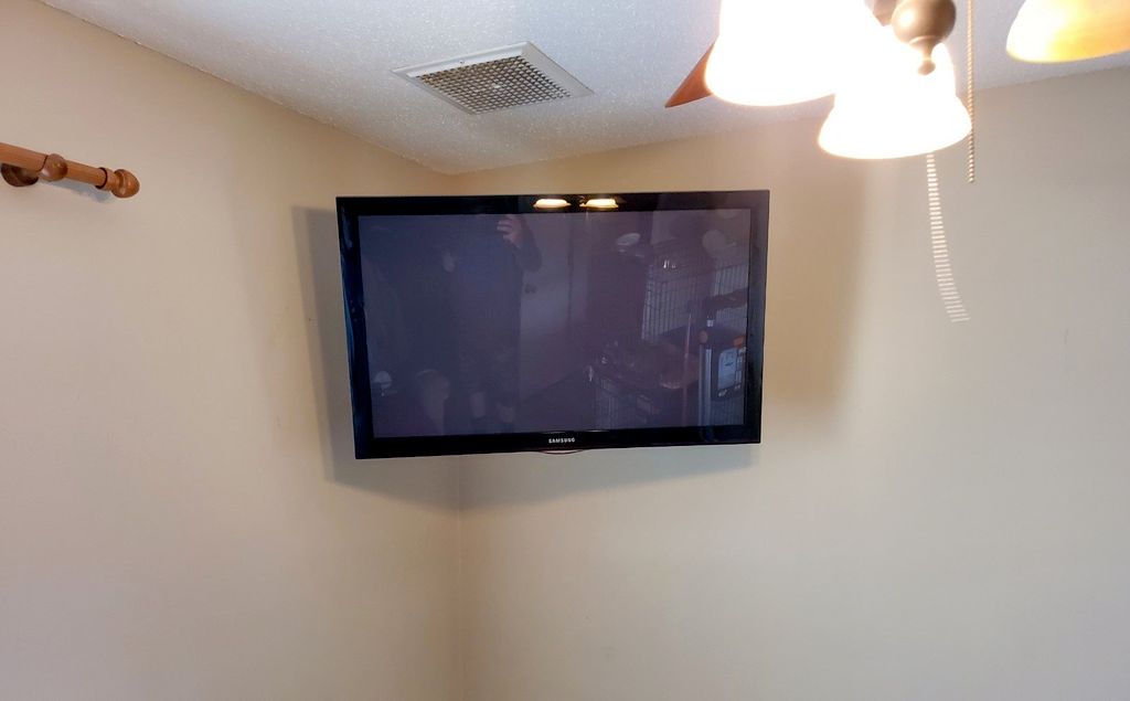 Raul was able to mount the TV in the corner where 