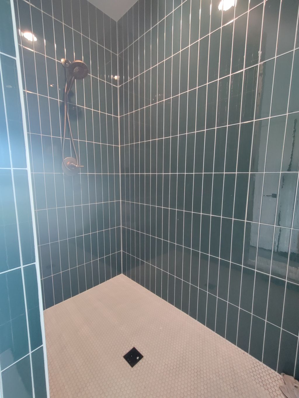 Rainforest Green Glass Tile w/pebble floor