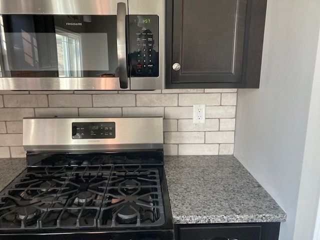 STONE BACKSPLASH