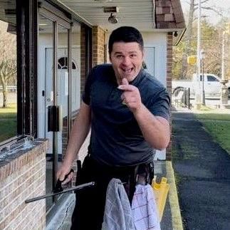 Window & Solar Panel Cleaning Machine