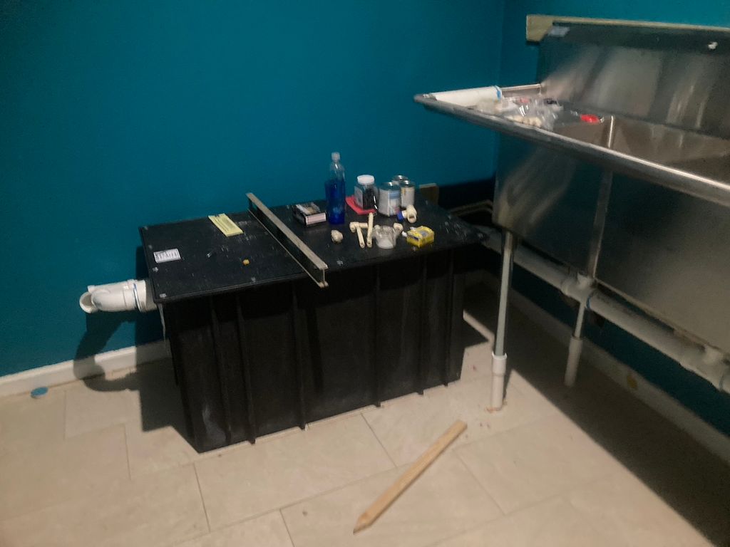 Above ground grease trap