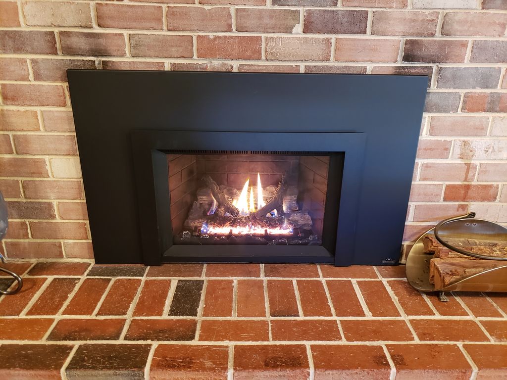 Gas fireplace insert