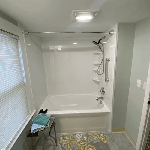 Basic Acrylic tub/shower.