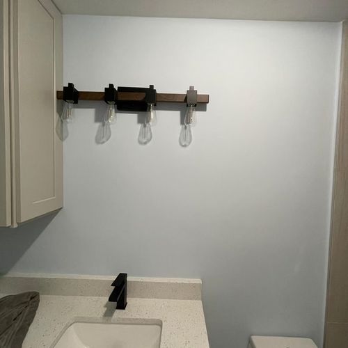 I recently hired a handyman to paint my bathroom, 
