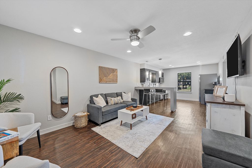 Corporate housing unit photo