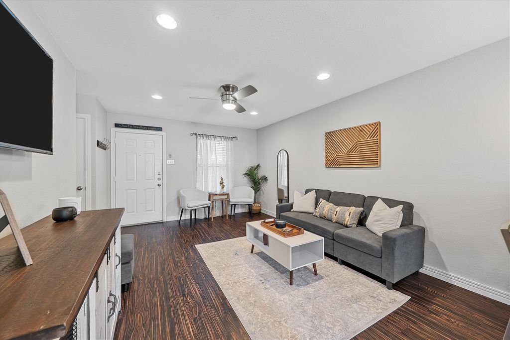 Corporate housing unit photo