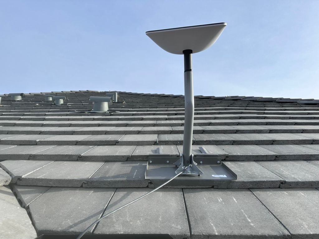 Starlink antenna using non penetrating tile roof m