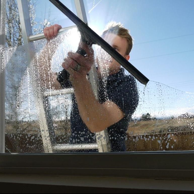 D&D window cleaning