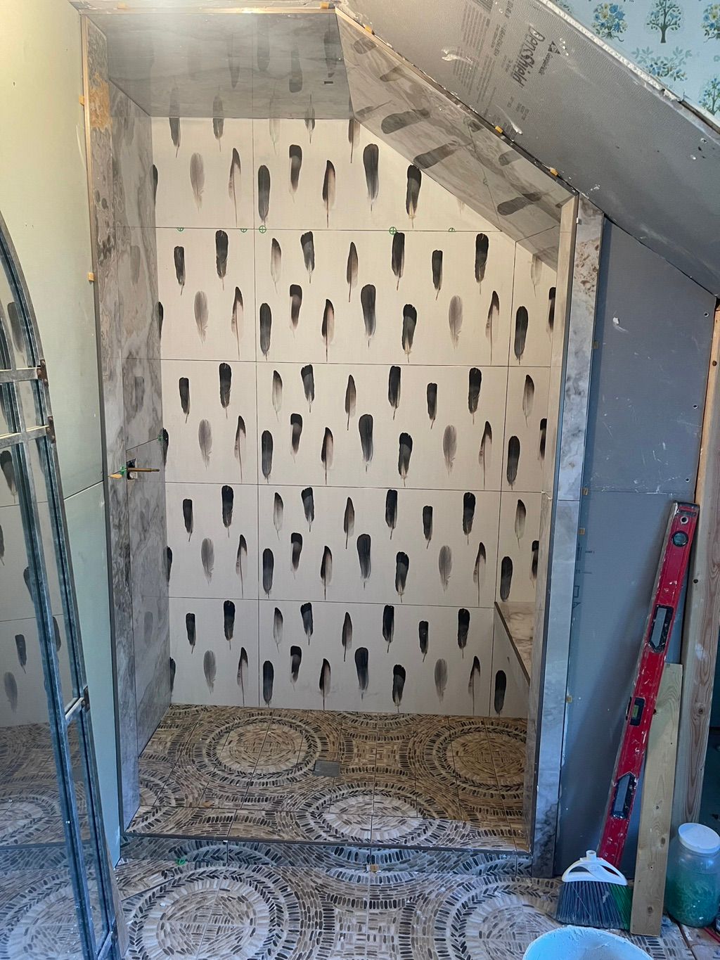 Large porcelain tile with feather tile wall.