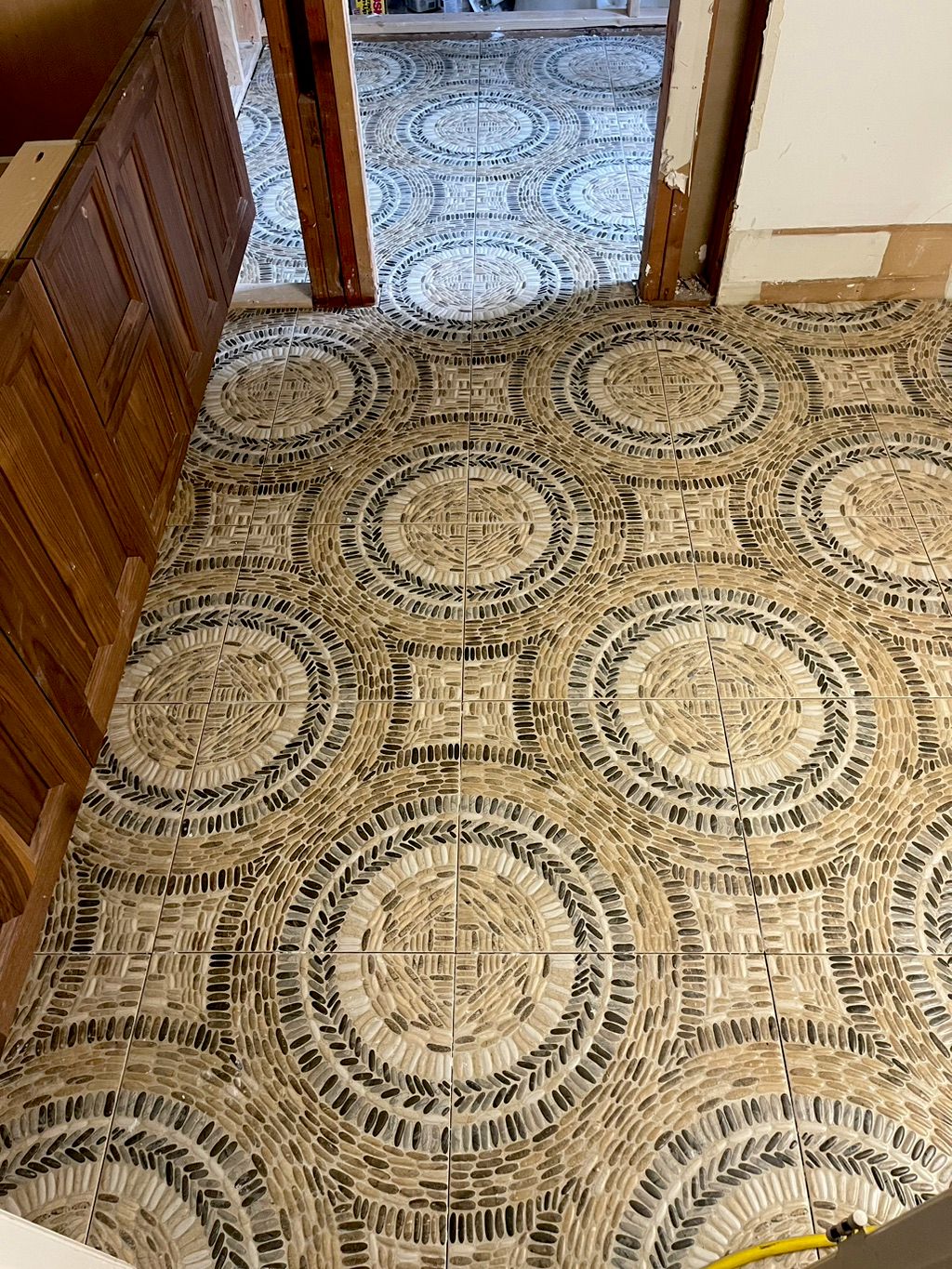 Pebble look tile 