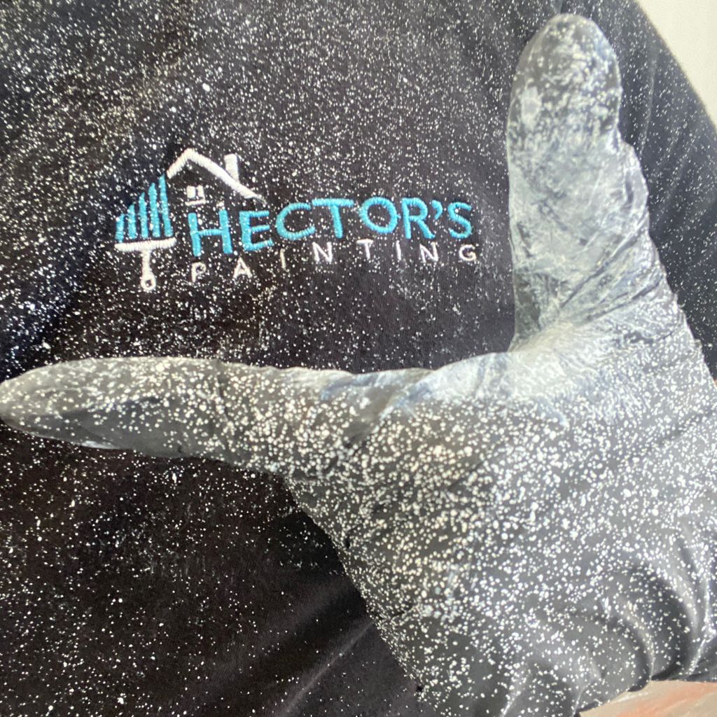 Héctor painting