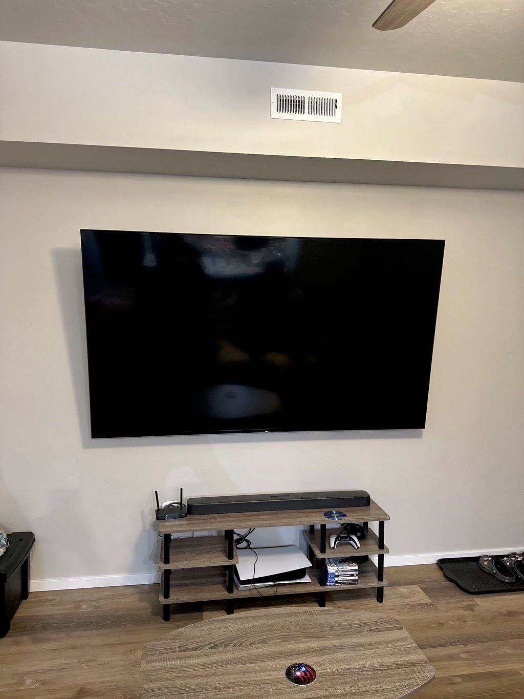 Did a great job hanging up my 85” Sony TV !!!!
Ver