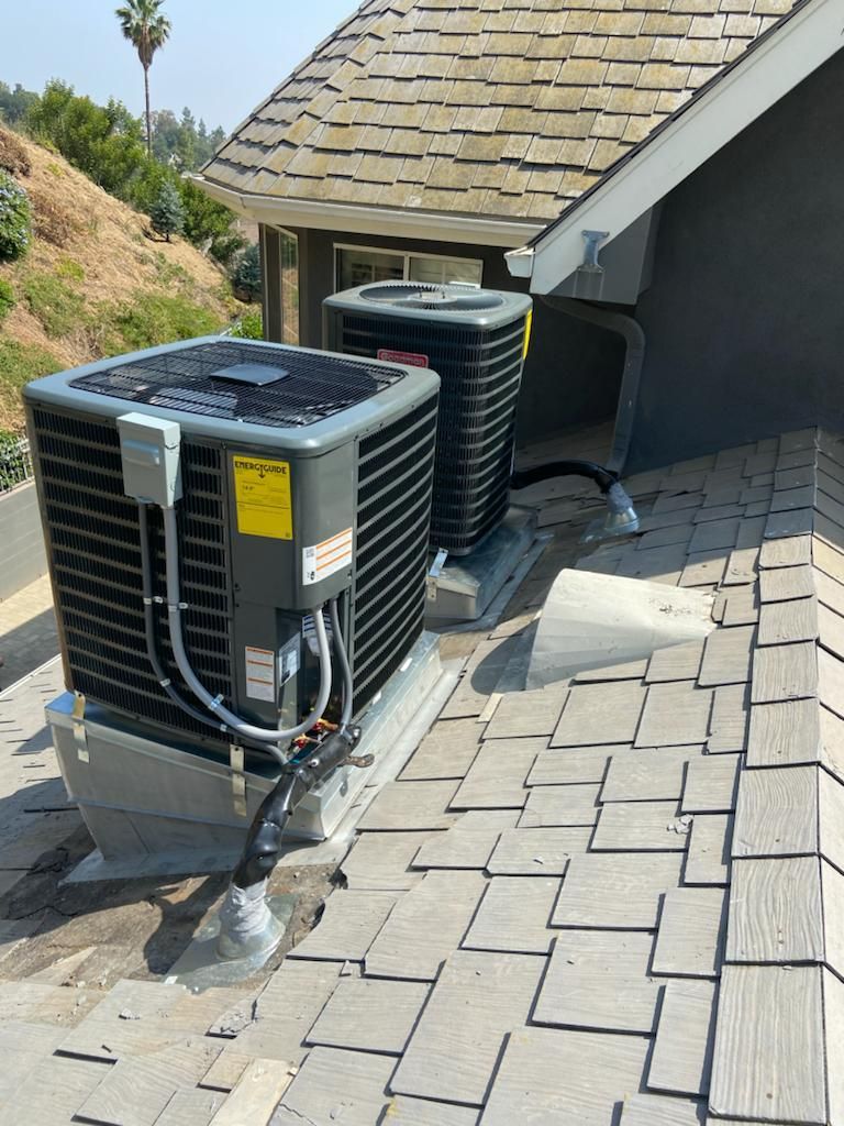 AC installa on the roof