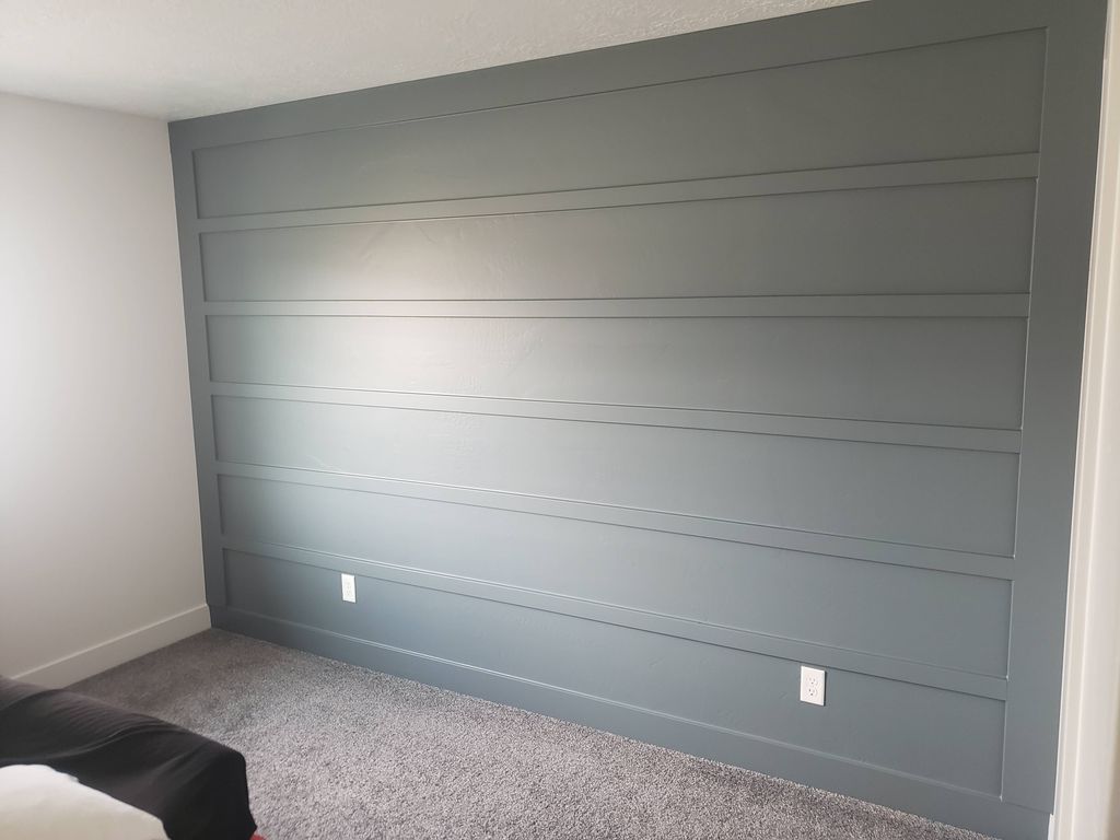Accent shiplap gray wall.