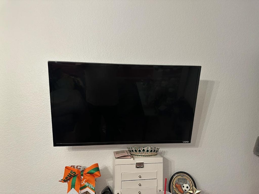 32 inch with swivel mount
