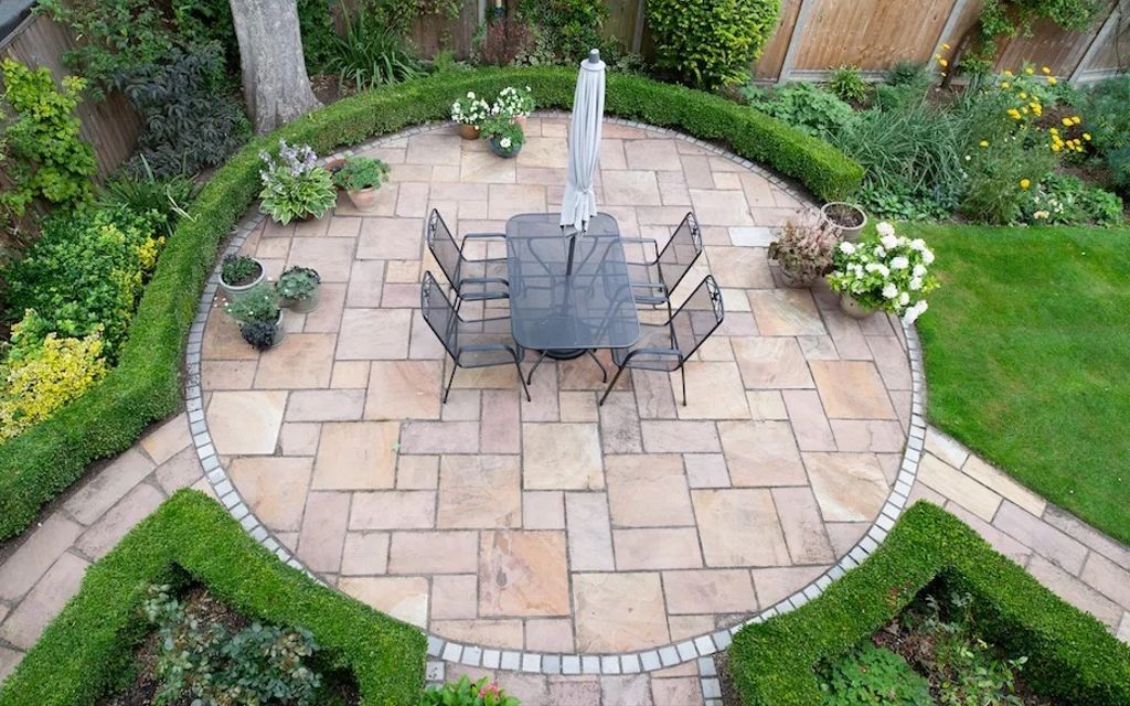 53 front yard and backyard landscaping ideas for any budget.